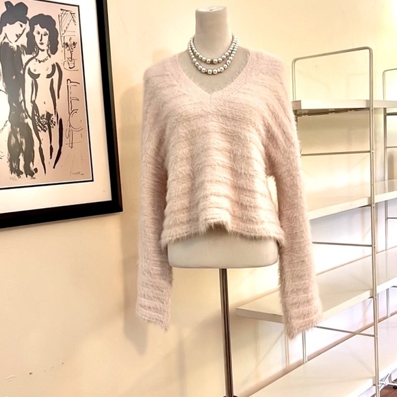 💞UO,Pink Bandit Sweater,Statement Sleeves,Rare Pink Color,Excellent Con.,Size S - Picture 4 of 9